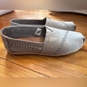 Grey Toms